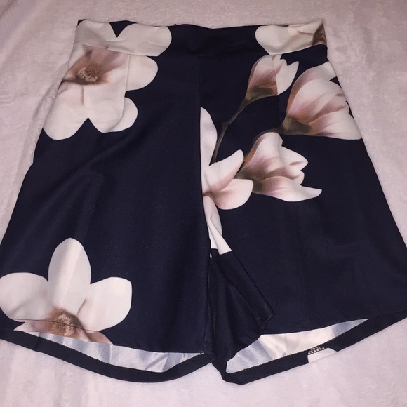 Floral Shorts - Picture 1 of 1